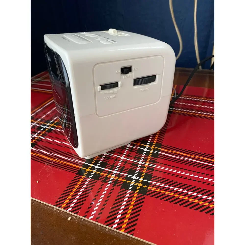 SONY Dream Machine Model No. ICF-C122‎ Good Working Condition